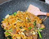 Foto langkah ke 7 dari resep Kwetiaw Goreng ala Chinese Resto.