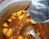A picture of step 4 of Yummy qeema aloo gravy.