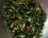 Foto langkah ke 2 dari resep Oseng tongkol lombok ijo.