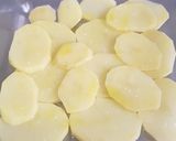 Foto del paso 1 de la receta: Salmón al horno con patatas y pimientos