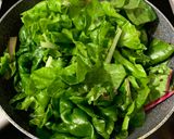 Hình bước làm 2 của món Cải Cầu Vồng Xào Mề Gà