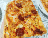 Foto del paso 5 de la receta: Pizza ibérica de chorizo y cebolla
