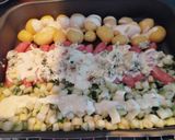 Foto del paso 9 de la receta: Salchichas o Longanizas Frescas de Pollo con Papas y Calabacín en Salsa al Roquefort
