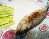 รูปขั้นตอนการทำที่ 1 ของ ข้าวผัดน้ำพริกกะปิ ปลาทูทอด