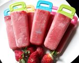 Foto langkah ke 6 dari resep Popsicles strawberry - es loli.