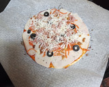 Foto del paso 2 de la receta: Pizza de atún con cebolla frita, zanahoria encurtida y olivas