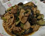 รูปขั้นตอนการทำที่ 4 ของ ผัดพริกแกงมะเขือม่วงใบโหระพา🍆🍆