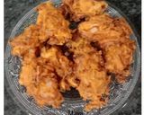 A picture of step 3 of Kanda bhajji.