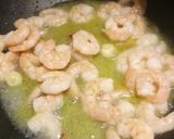 A picture of step 2 of Prawn and prosecco spaghetti.