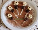 A picture of step 3 of Dark chocolate and banana pops.