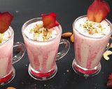 A picture of step 4 of Gulkand Shake.