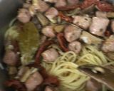 Foto del paso 8 de la receta: Espagueti al ajo con longaniza de pavo, setas y tomate seco
