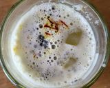 A picture of step 3 of Shahi aam panha.