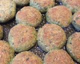 A picture of step 4 of Parmesan and Spinach Leftover Boiled Meat Meatballs.