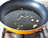 Foto del passaggio 3 della ricetta Orecchiette con cozze, zucchine, fiori di zucchine e pomodori