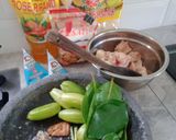 Foto langkah ke 1 dari resep Garang Asem Ayam khas Jateng.
