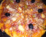 صورة لخطوة 5 من وصفة بيتزا بحجم عاءلي اممم😋😋😋😋