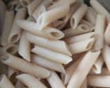 Foto del paso 1 de la receta: Pasta con camarones, pechuga y tocineta en salsa rosa