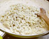 A picture of step 3 of White sauce macaroni.