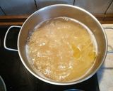 Φωτογραφία βήματος 2 της συνταγής Spaghetti με αρακά, χωριάτικο λουκάνικο και κρέμα γάλακτος