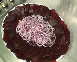 Une image de l'étape 4 de Carpaccio de betteraves à l'oignon rouge, mozzarella et persil (sauce balsamique blanc).