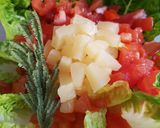 Foto del paso 4 de la receta: Ensalada de tomate y piña
