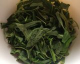 Foto langkah ke 1 dari resep Tumis kangkung terasi.