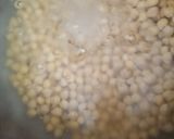 A picture of step 2 of Boiled white chickpeas.