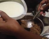 A picture of step 4 of Oreo Biscuit cake.