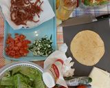 Foto langkah ke 1 dari resep Tortilla Wrap With Smoked Beef And Chicken Burger.