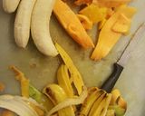 A picture of step 1 of Mango n Banana Shake.