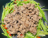 香芹炒牛肉的食譜步驟3照片