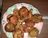 A picture of step 3 of Tomato bhajiya.