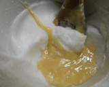 Foto del paso 3 de la receta: Mousse de chocolate blanco con mango y coco