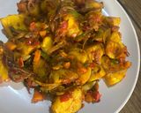 A picture of step 2 of Stir fried cooked potatoes 🥔 🍽.