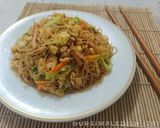 Foto langkah ke 5 dari resep 7. Bihun Goreng Sederhana.