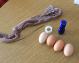 Foto del paso 1 de la receta: Huevos cocidos a la inversa