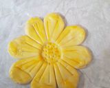 Foto langkah ke 3 dari resep Pastry Cheese Flower.