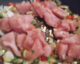 Foto del paso 2 de la receta: Arroz con pollo y aceitunas
