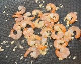 Foto langkah ke 2 dari resep Shrimp chow mein.