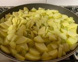 Foto del paso 1 de la receta: Tortilla de patatas y ajos tiernos