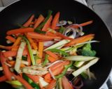 Foto del paso 5 de la receta: Chow fan de pollo y verduras