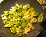 蒜炒羅馬花椰菜的食譜步驟3照片