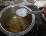 A picture of step 2 of Kashmiri kehwa.
