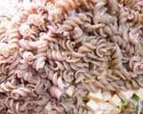 Foto del paso 2 de la receta: Ensalada fresca de pollo y pasta integral