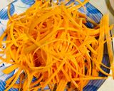 Hình bước làm 2 của món Mì chũ xào kiểu padthai