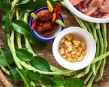 รูปขั้นตอนการทำที่ 1 ของ หมูผัดพริกขิงถั่วฝักยาว
