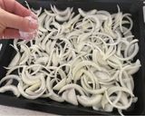 Foto del paso 2 de la receta: Merluza austral con ajo chilote 🧄