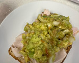 Foto del paso 3 de la receta: Tostada de desayuno saludable con huevo poché