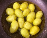 A picture of step 2 of Punjabi Dum Aloo.